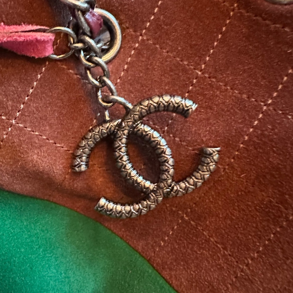 🥳 SUPER RARE!!!CHANEL Suede Quilted Patchwork Bag. - Picture 10 of 14